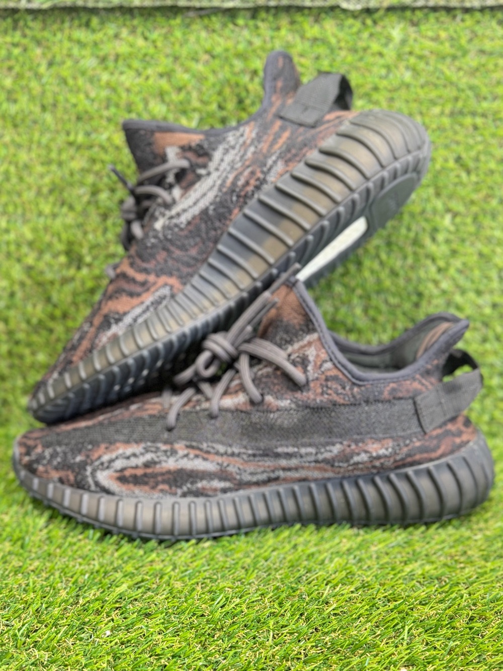 Size 11 Men’s - adidas Yeezy Boost 350 V2 Men's - no box - OG